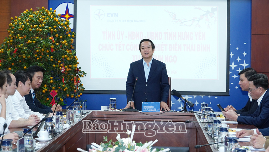 Đồng chí Chủ tịch UBND tỉnh Phạm Quang Ngọc và đoàn công tác tặng quà động viên cán bộ, công nhân Nhà máy Nhiệt điện Thái Bình 2 thi đua đẩy mạnh sản xuất, kinh doanh ngay từ những tháng đầu năm 2026.