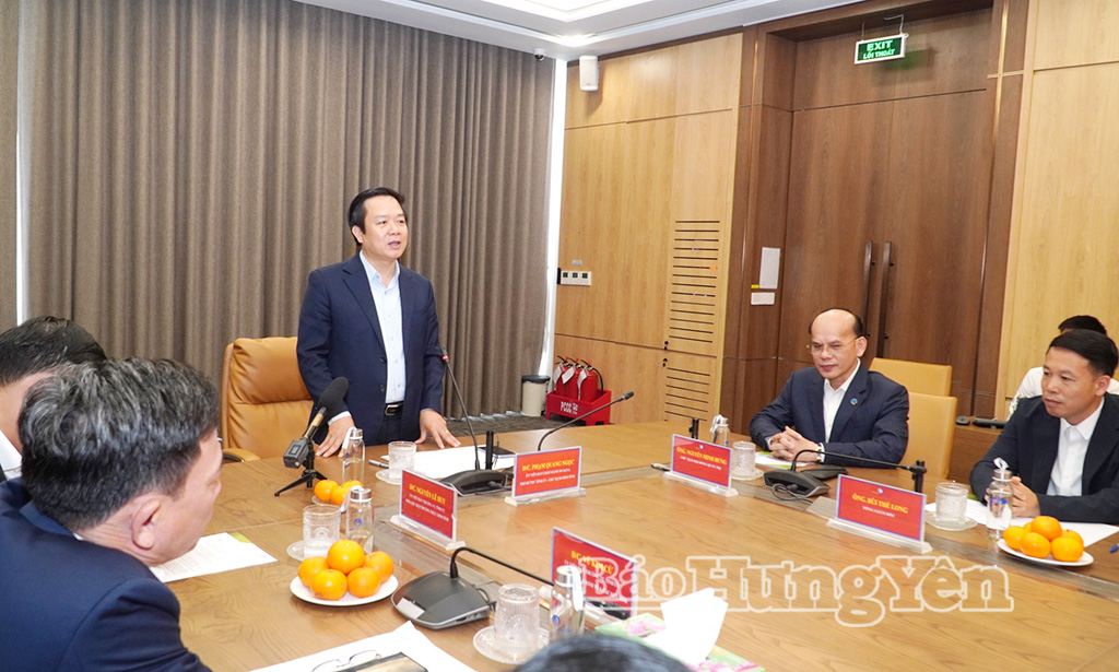 Đồng chí Chủ tịch UBND tỉnh Phạm Quang Ngọc phát biểu động viên cán bộ, công nhân Công ty Cổ phần Green i-Park, nhà đầu tư hạ tầng KCN Liên Hà Thái.