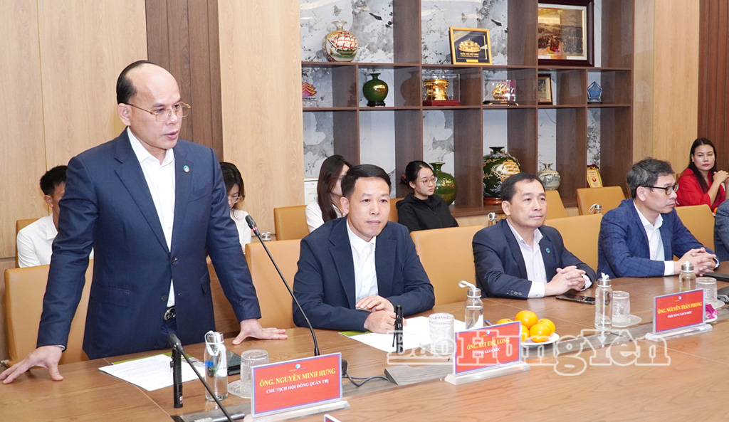 Ông Nguyễn Minh Hưng, Chủ tịch HĐQT Công ty Cổ phần Green i-Park báo cáo tình hình đầu tư và thu hút dự án thứ cấp vào KCN Liên Hà Thái.