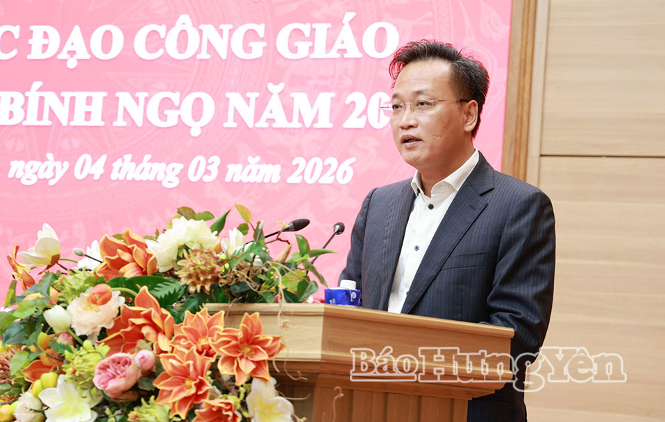 Đồng chí Nguyễn Hữu Nghĩa, Ủy viên Ban Chấp hành Trung ương Đảng, Bí thư Tỉnh ủy phát biểu tại buổi gặp mặt.