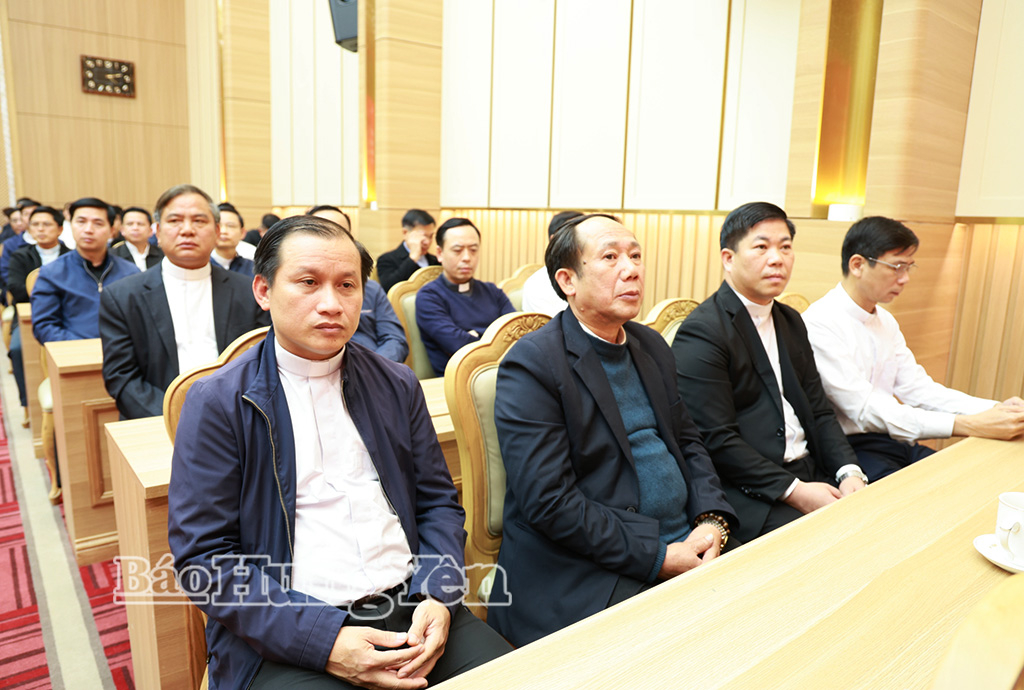 Các đại biểu dự buổi gặp mặt.