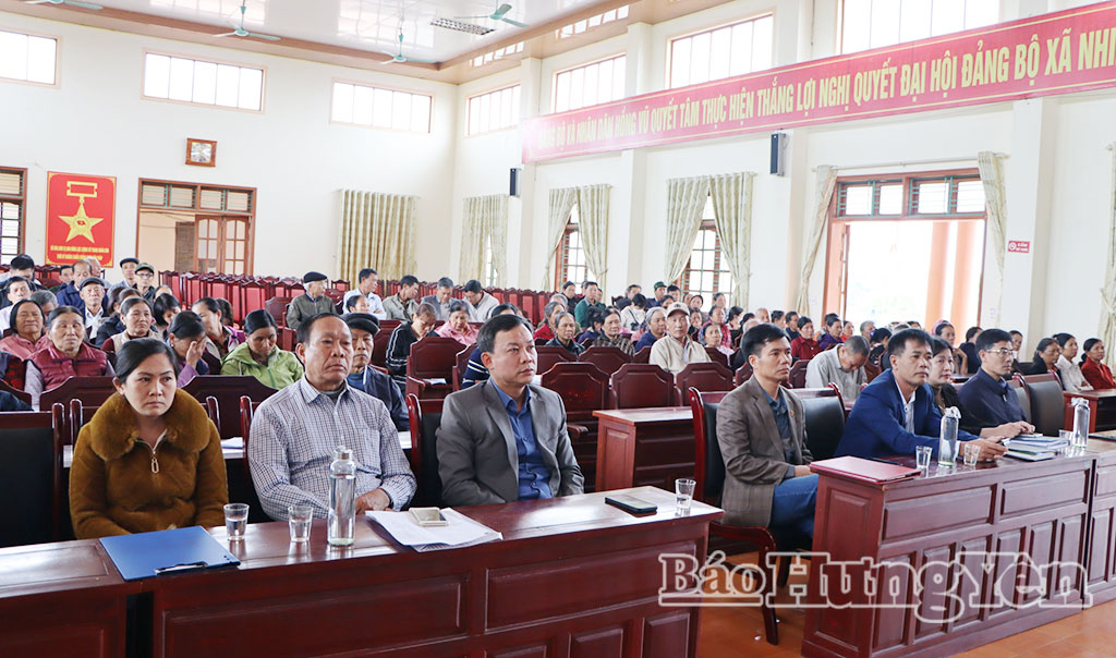 Các đại biểu dự hội nghị tại đơn vị bầu cử số 1xã Hồng Vũ. Ảnh: Thu Thủy