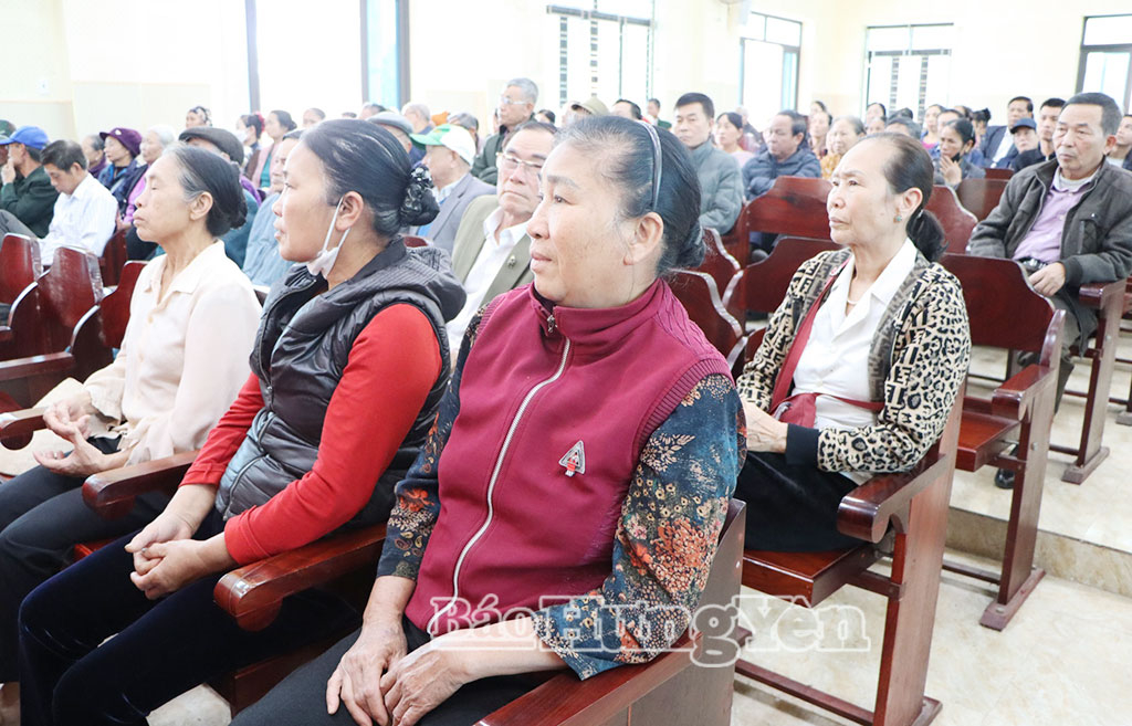 Cử tri xã Vũ Quý dự hội nghị.