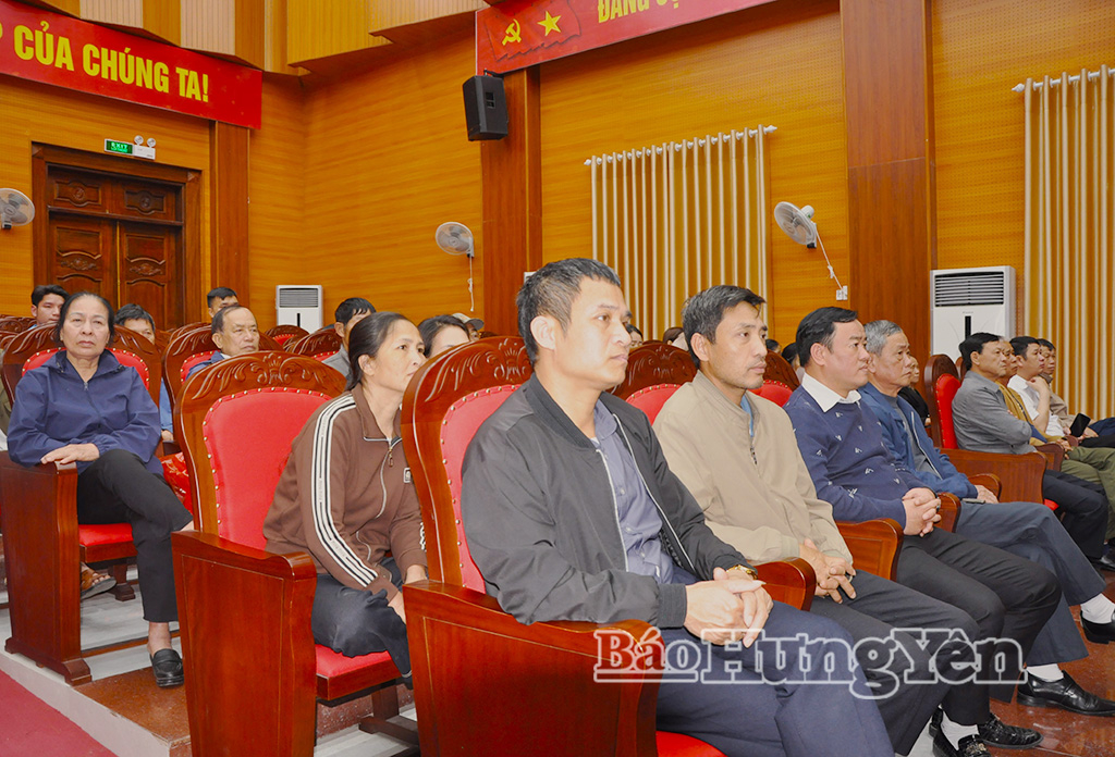 Các cử tri tham dự hội nghị.