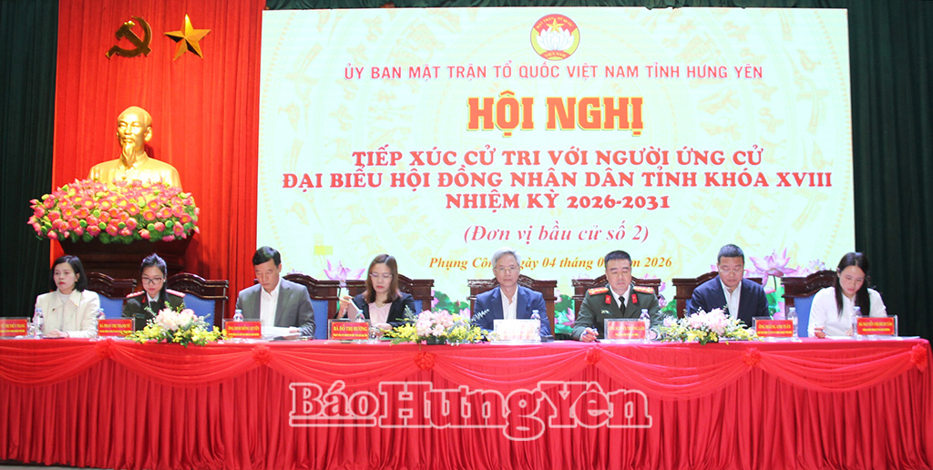 Các ứng cử viên đại biểu HĐND tỉnh khóa XVIII, đơn vị bầu cử số 2 tiếp xúc cử tri.