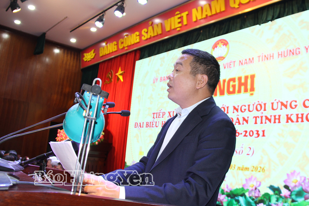 Ông Hoàng Anh Tuân, Chủ tịch Hội đồng quản trị Công ty cổ phần Phát triển công nghiệp Phố Hiến trình bày chương trình hành động.