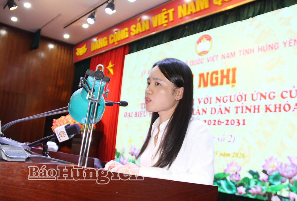 Bà Nguyễn Thị Bích Tâm, chuyên viên Văn phòng Đảng ủy xã Như Quỳnh trình bày chương trình hành động.