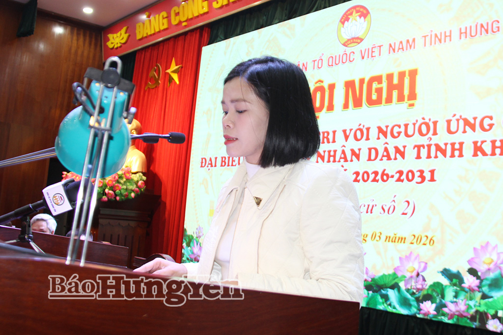 Bà Vũ Thị Thùy Trang, nhân viên Công ty cổ phần Phát triển công nghiệp Phố Hiến trình bày chương trình hành động.