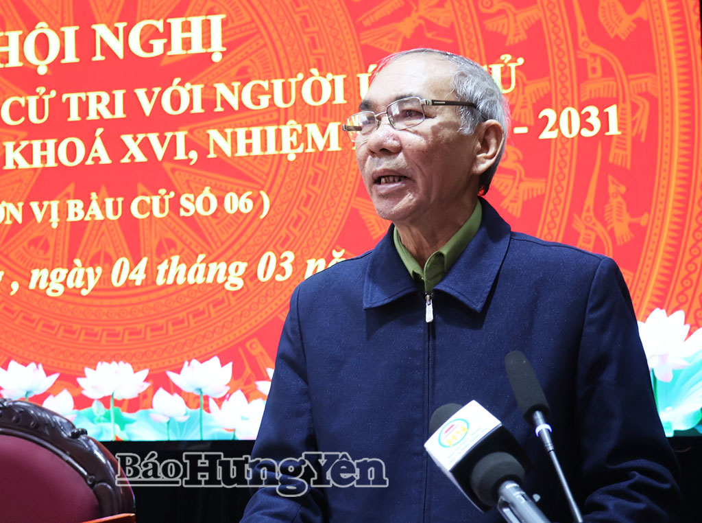 Cử tri xã Kiến Xương phát biểu ý kiến tại hội nghị tiếp xúc cử tri với người ứng cử đại biểu Quốc hội khóa XVI.