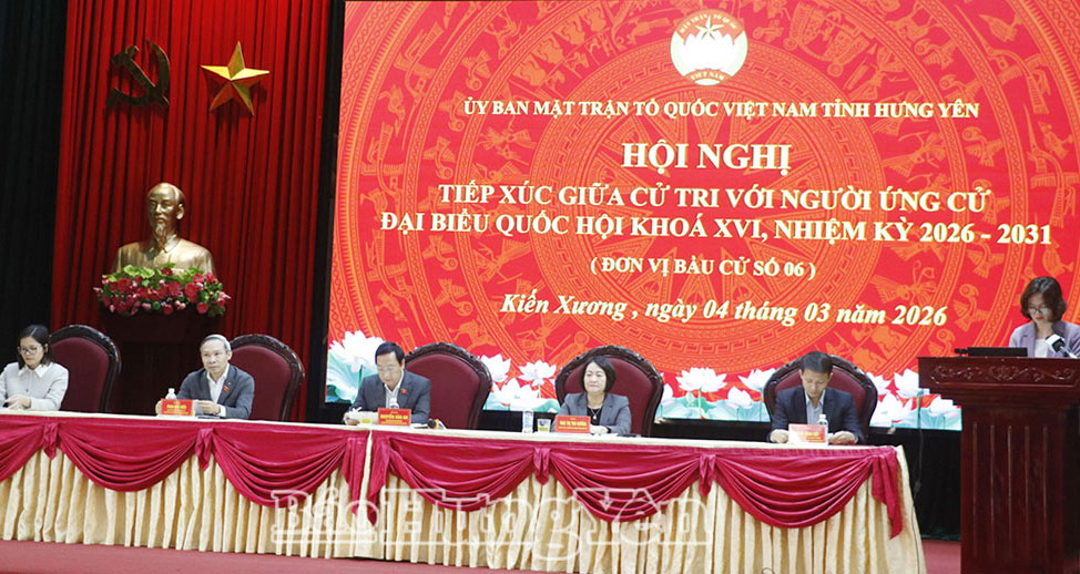 Các ứng cử viên đại biểu Quốc hội khóa XVI, đơn vị bầu cử số 6 dự hội nghị tiếp xúc cử tri.