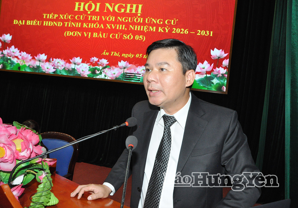 Phó Chủ tịch Thường trực UBND tỉnh Nguyễn Lê Huy  trình bày chương trình hành động tại hội nghị.