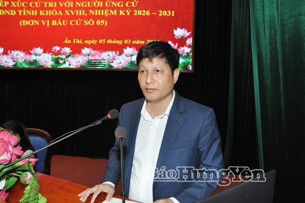 Ông Phạm Trường Tam, Bí thư Đảng ủy, Chủ tịch HĐND xã Ân Thi trình bày chương trình hành động tại hội nghị.