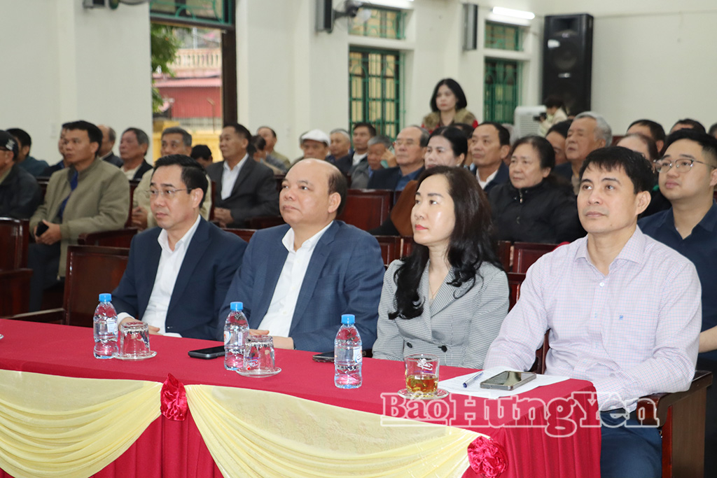 Các đại biểu dự hội nghị tiếp xúc cử tri tại điểm cầu phường Thái Bình.
