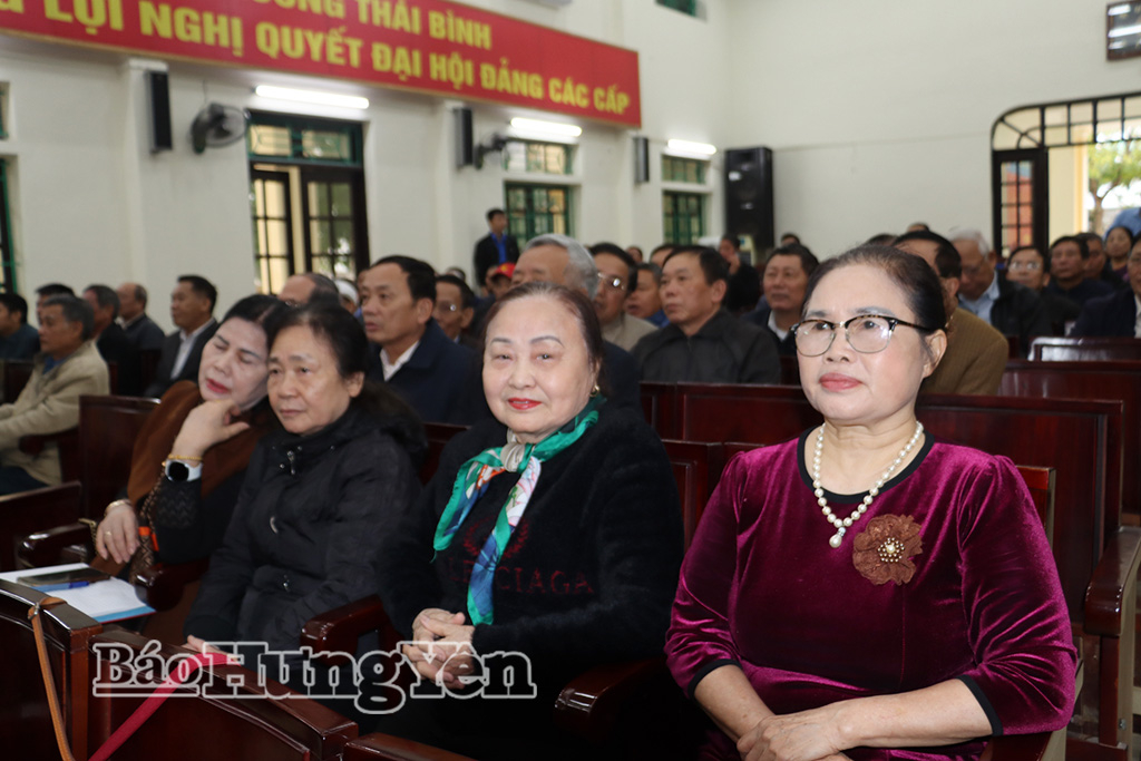 Cử tri phường Thái Bình tham dự hội nghị.