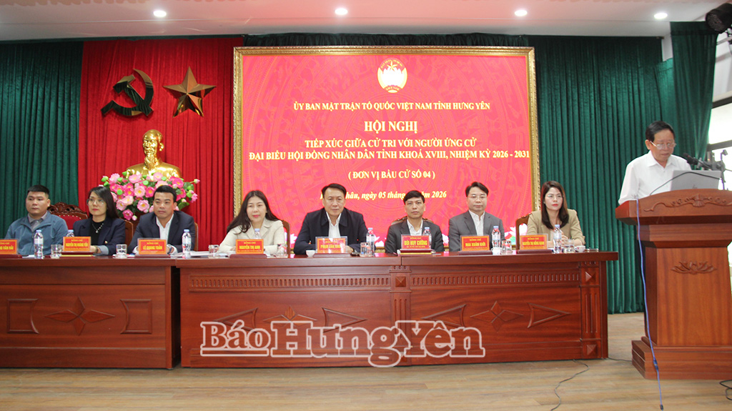 Các ứng cử viên đại biểu HĐND tỉnh khóa XVIII thuộc đơn vị bầu cử số 4 dự hội nghị.