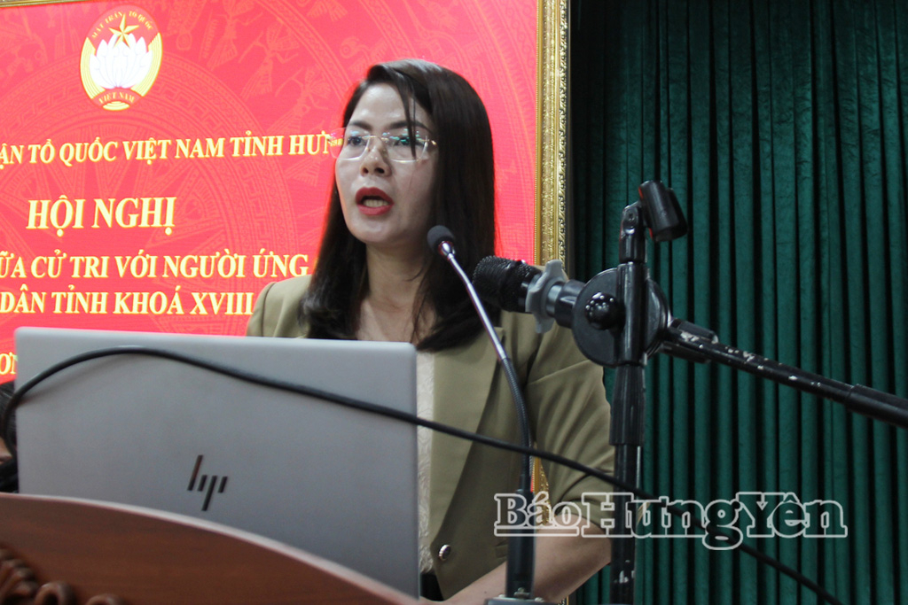 Bà Nguyễn Thị Hồng Hạnh, công chức Văn phòng Đảng ủy xã Chí Minh trình bày chương trình hành động.