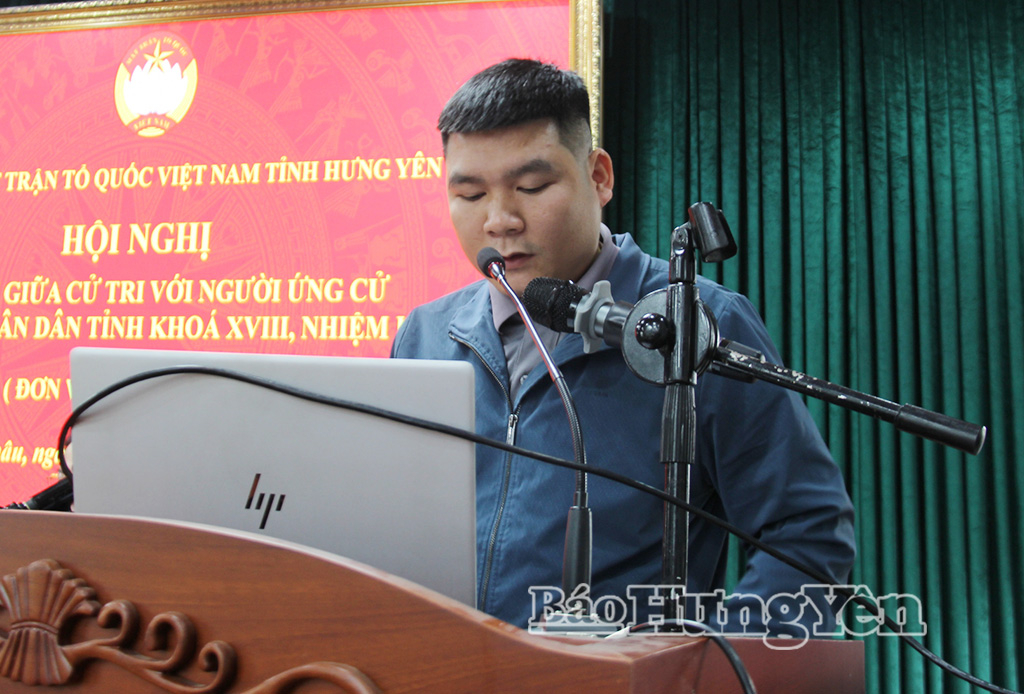 Ông Hoàng Văn Hải, viên chức Ban Quản lý dự án đầu tư xây dựng xã Châu Ninh trình bày chương trình hành động.