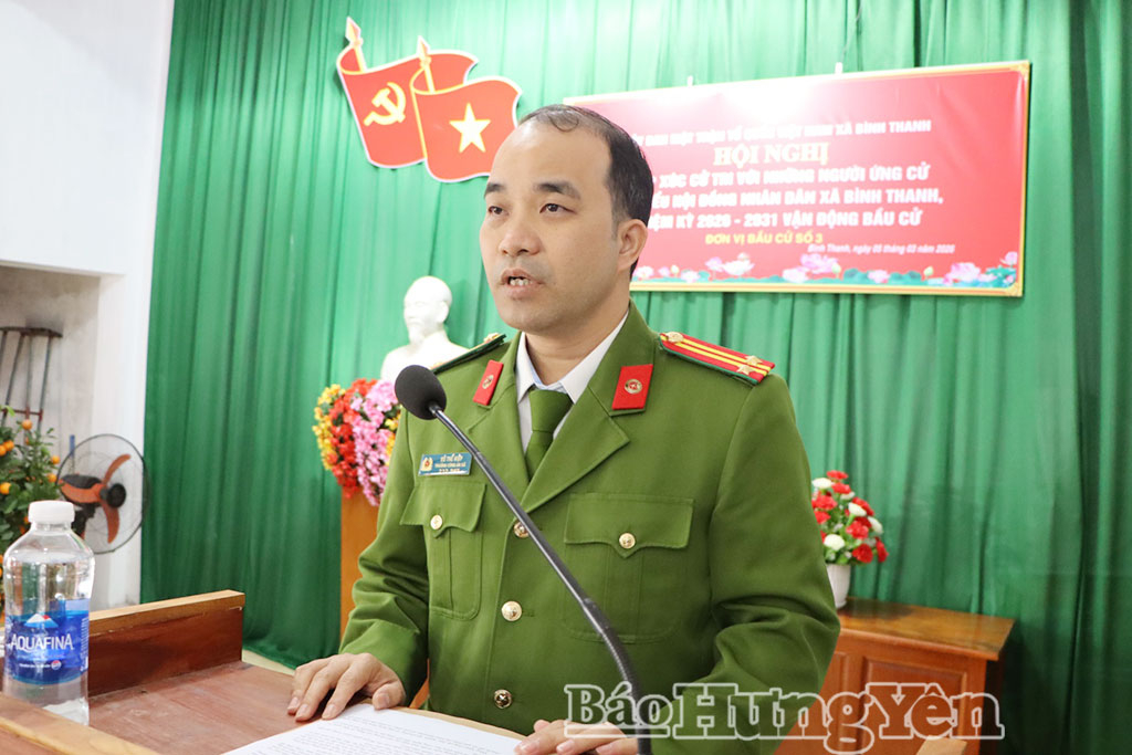 Ứng cử viên trình bày chương trình hành động tại hội nghị.
