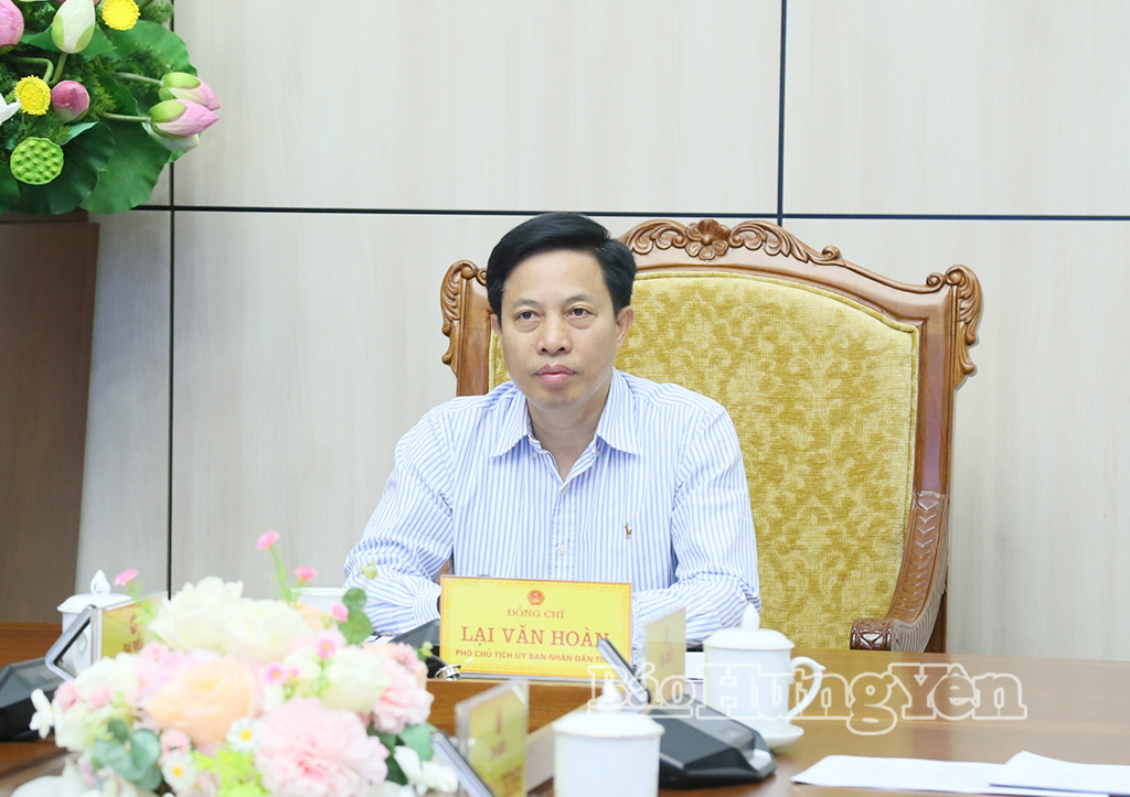 Đồng chí Phó Chủ tịch UBND tỉnh Lại Văn Hoàn dự họp tại điểm cầu tỉnh Hưng Yên.