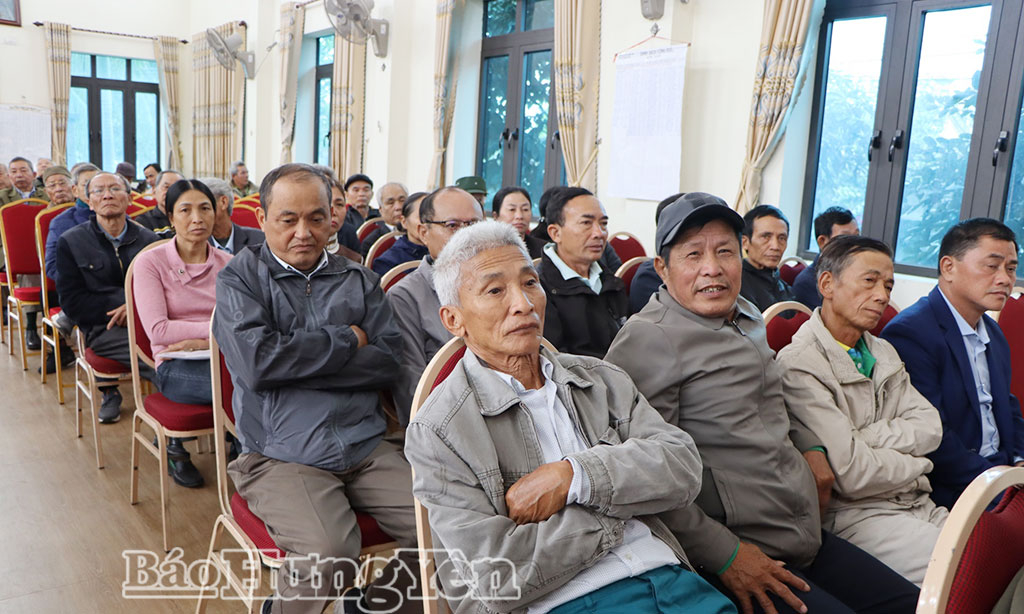 Cử tri xã Kiến Xương dự hội nghị.