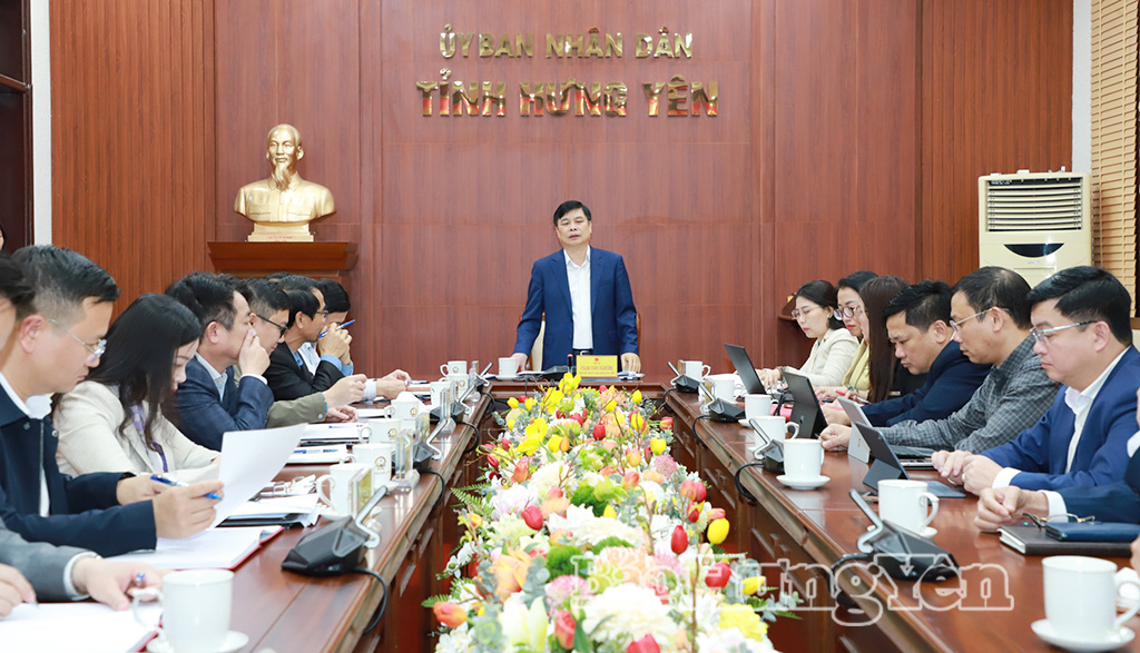 Đồng chí Phó Chủ tịch UBND tỉnh Phạm Văn Nghiêm chủ trì cuộc họp.