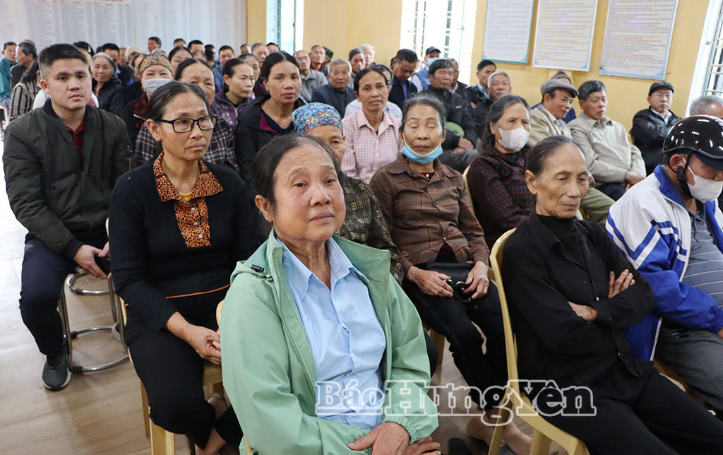 Các cử tri dự hội nghị.