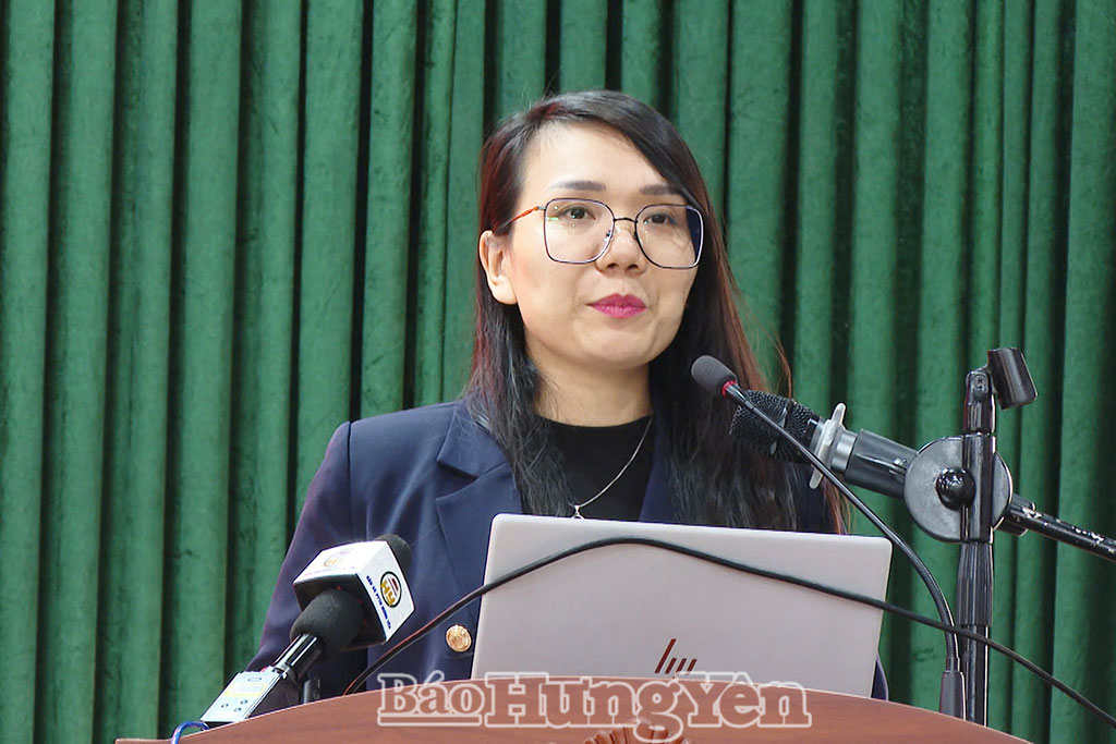Bà Nguyễn Thị Hoàng Yến, công chức Văn phòng HĐND – UBND xã Khoái Châu trình bày chương trình hành động.