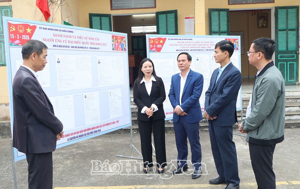 Các đồng chí lãnh đạo tỉnh kiểm tra công tác bầu cử đại biểu Quốc hội khóa XVI và đại biểu HĐND các cấp nhiệm kỳ 2026 - 2031 tại xã Kiến Xương.