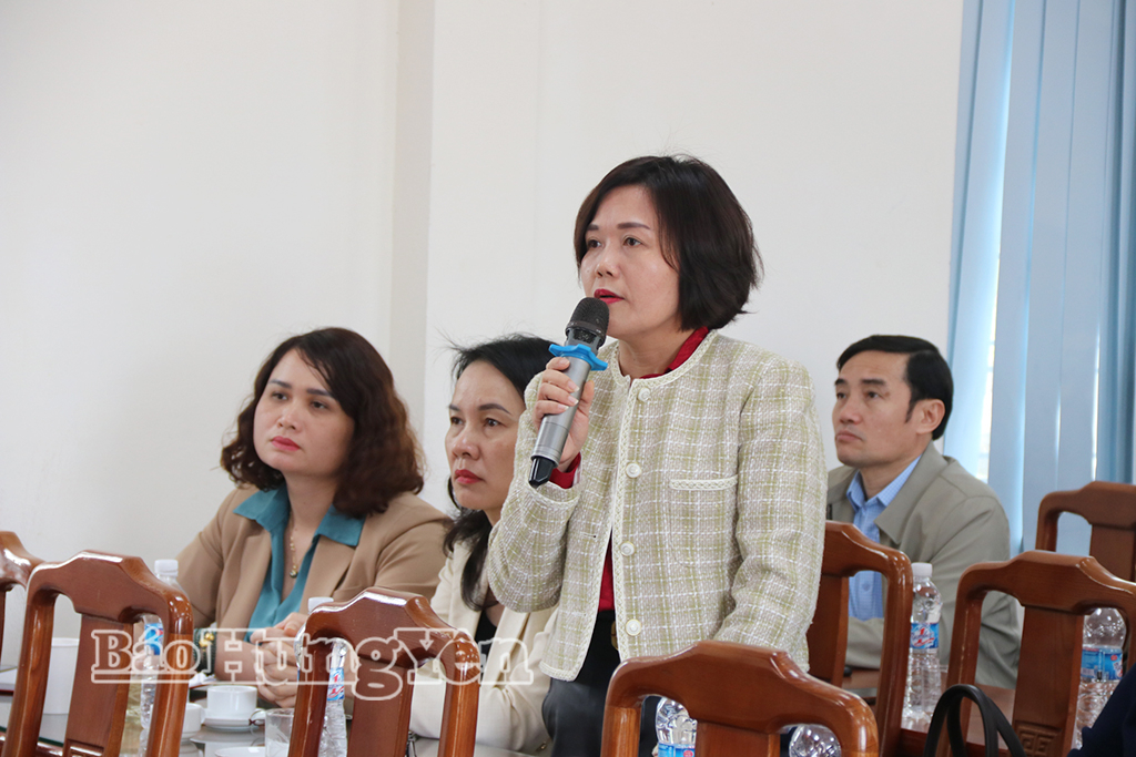 Đại biểu thảo luận tại hội nghị.