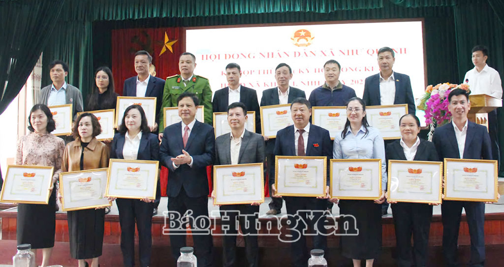 Các cá nhân có thành tích xuất sắc trong hoạt động của HĐND xã khóa I, nhiệm kỳ 2021 - 2026 được tặng Giấy khen của Chủ tịch UBND xã.