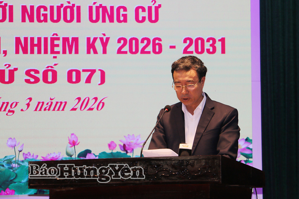 Ông Vũ Văn Thắng, Bí thư Đảng ủy, Chủ tịch HĐND xã Tân Hưng trình bày chương trình hành động.