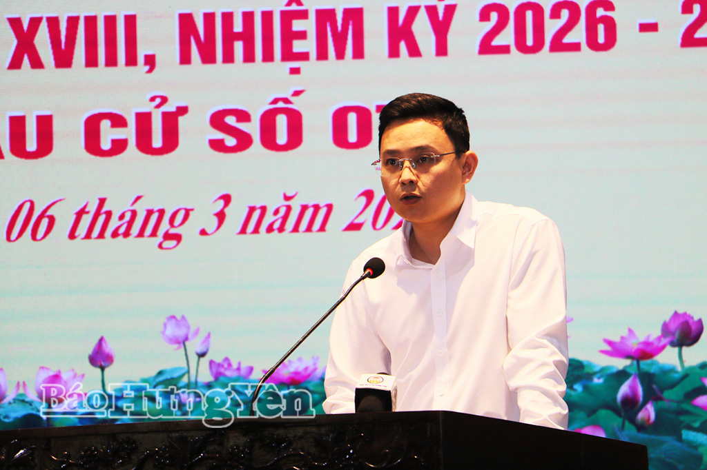 Ông Nguyễn Văn Tú, chuyên viên Văn phòng Ban Tổ chức Tỉnh ủy trình bày chương trình hành động.
