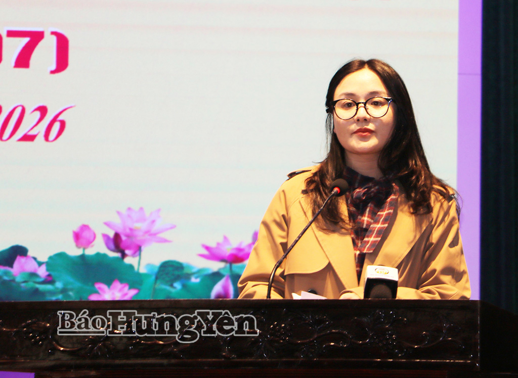 Bà Bùi Thị Huyền Trang, chuyên viên phòng công tác HĐND, Văn phòng Đoàn ĐBQH và HĐND tỉnh trình bày chương trình hành động.