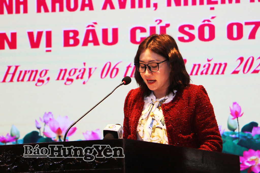 Bà Đỗ Thị Trang, giáo viên Trường Mầm non Phương Chiểu (xã Tân Hưng) trình bày chương trình hành động.