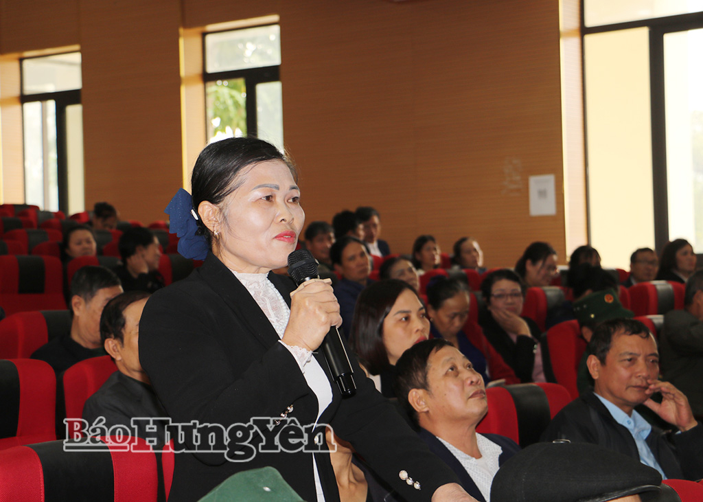 Cử tri xã Quang Hưng phát biểu ý kiến tại hội nghị.