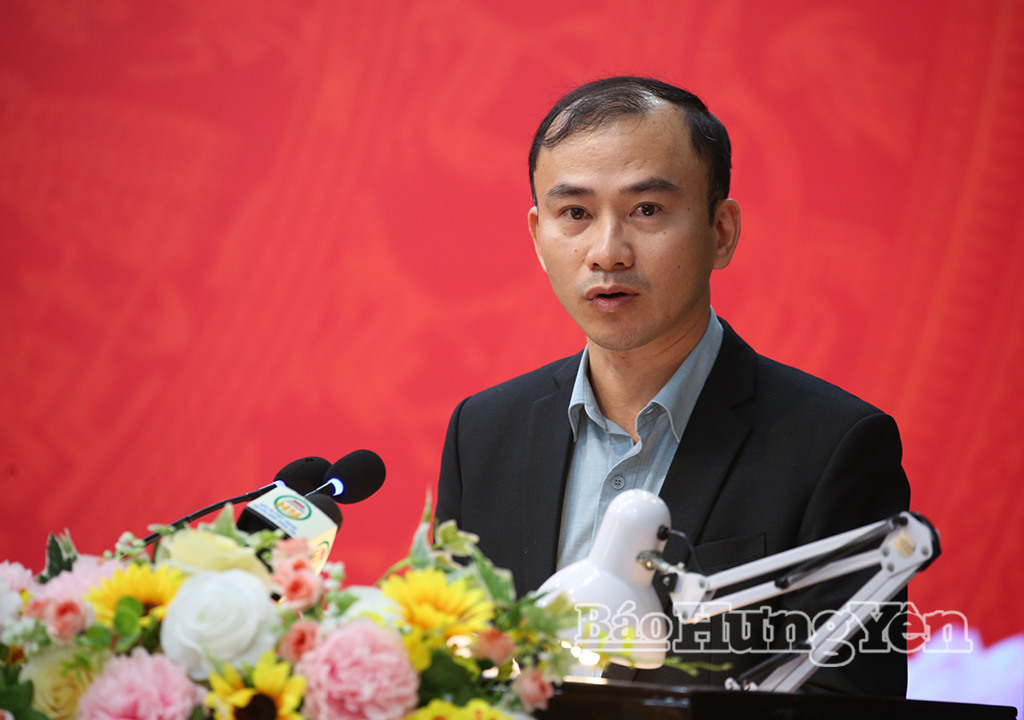 Ứng cử viên Trần Quang Thanh Tuấn, Phó Trưởng phòng Khoa giáo – Văn xã, Văn phòng UBND tỉnh trình bày chương trình hành động tại hội nghị.