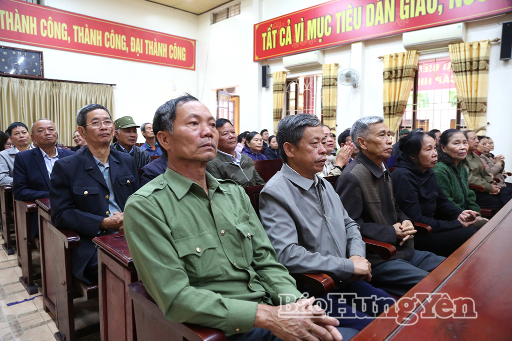 Các cử tri dự hội nghị.