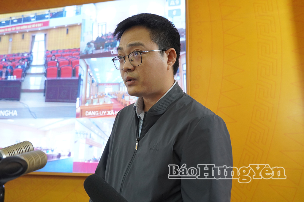 Ông Đặng Ngọc Thắng, chuyên viên phòng Tài chính Đảng, Văn phòng Tỉnh ủy trình bày chương trình hành động .