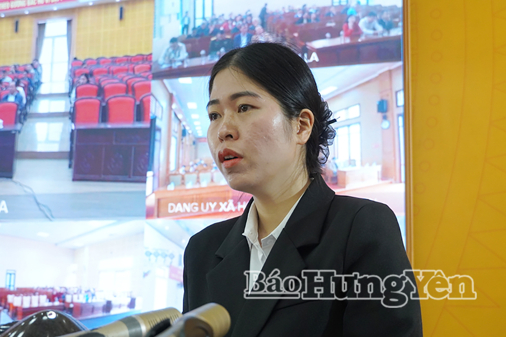 Bà Vũ Hồng Phương, giáo viên Trường Mầm non Lê Danh Phương (xã Hưng Hà) trình bày chương trình hành động.