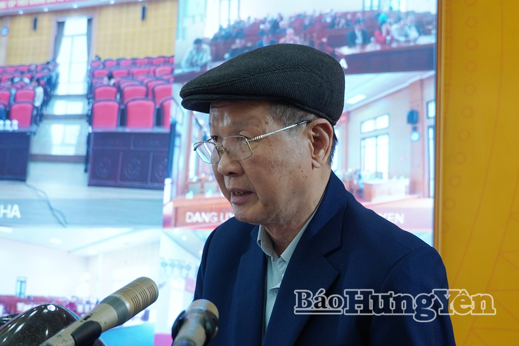 Cử tri xã Hưng Hà phát biểu tại hội nghị.