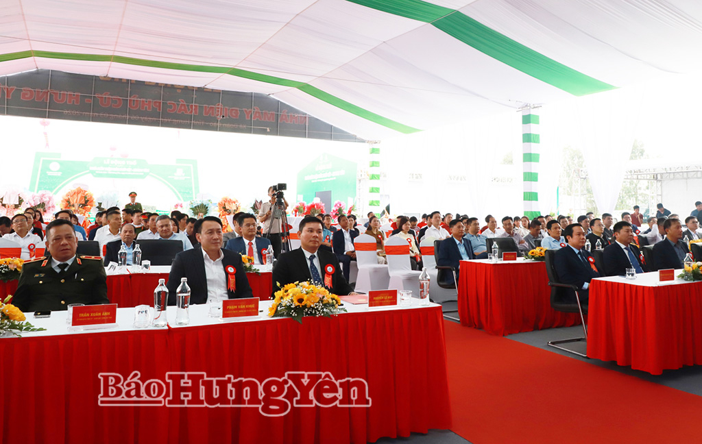 Các đại biểu dự lễ khởi công.