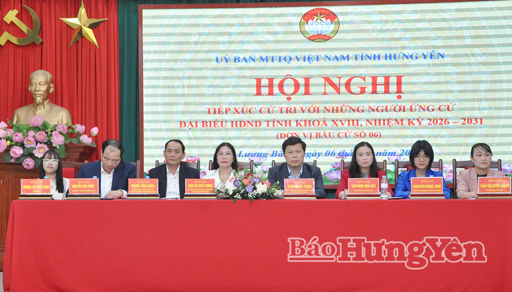 Các ứng cử viên dự hội nghị.