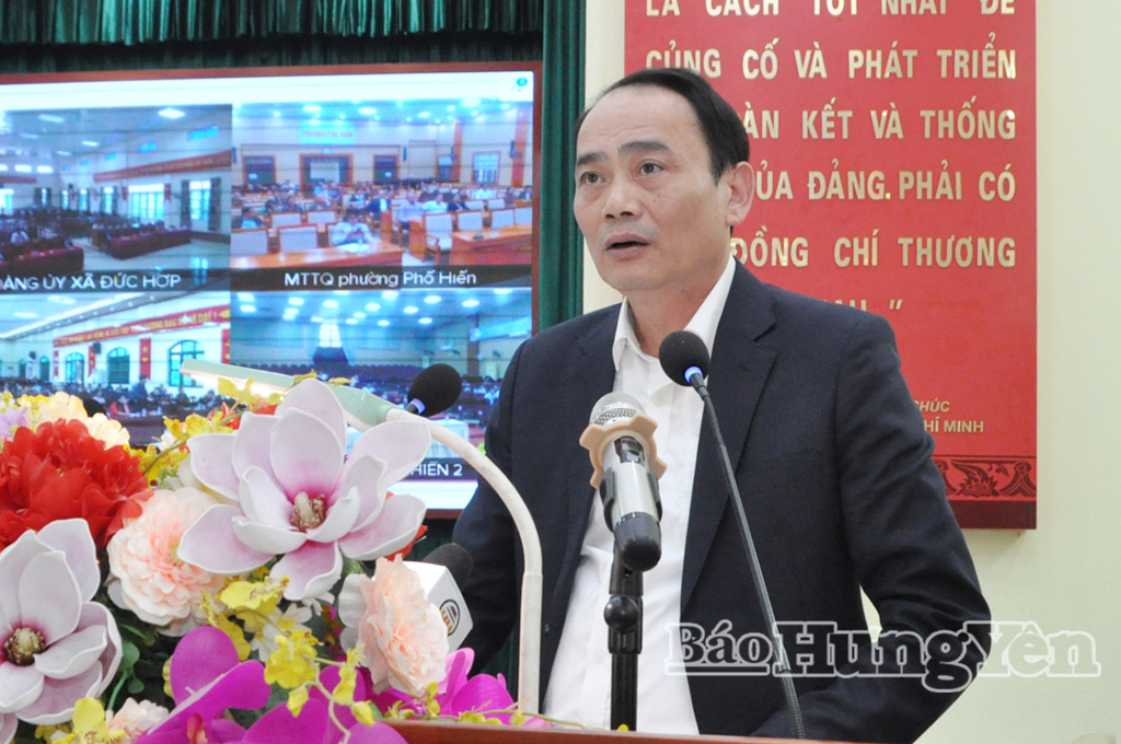 Ông Đặng Văn Diên, Bí thư Đảng ủy, Chủ tịch HĐND phường Hồng Châu trình bày chương trình hành động.