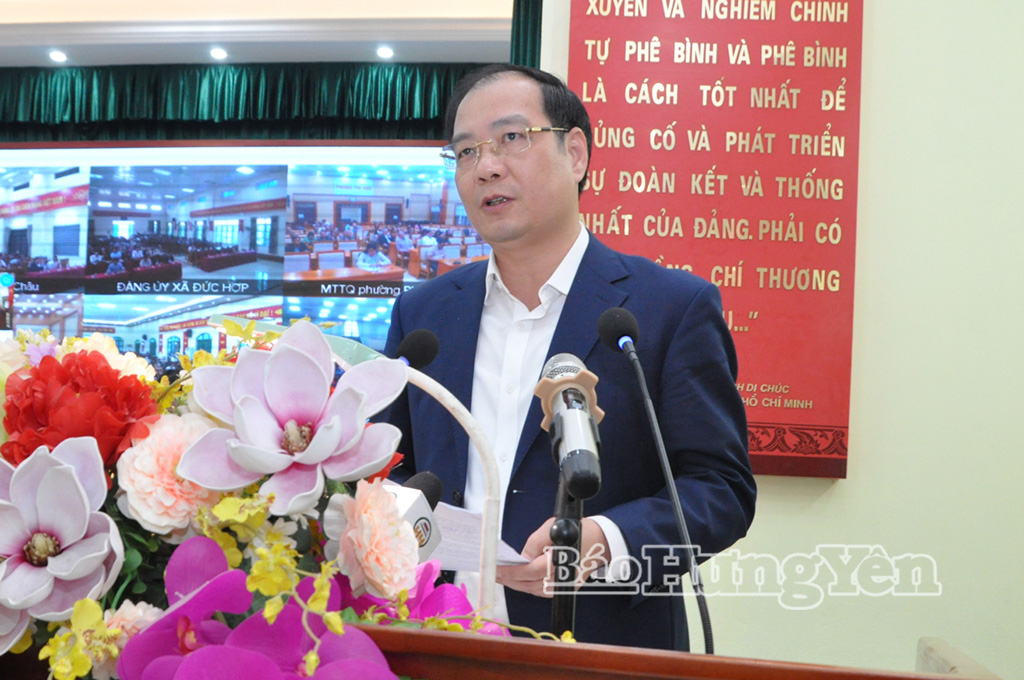 Ông Nguyễn Khả Phúc, Bí thư Đảng ủy, Chủ tịch HĐND phường Phố Hiến trình bày chương trình hành động.