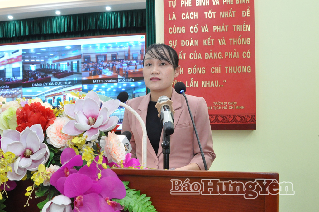 Bà Trần Thị Huyền Chang, kỹ thuật viên xét nghiệm - Bệnh viện Đa khoa tỉnh Hưng Yên trình bày chương trình hành động.