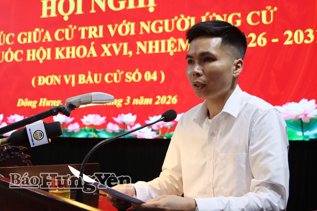 Ông Đặng Tiến Dương, chuyên viên Văn phòng Đảng ủy xã Nguyễn Văn Linh trình bày chương trình hành động.