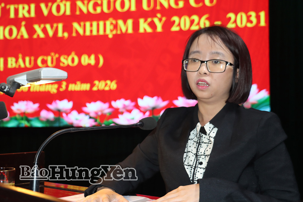 Bà Phùng Thị Thu Hà, giáo viên Trường Tiểu học và THCS Quang Trung trình bày chương trình hành động.