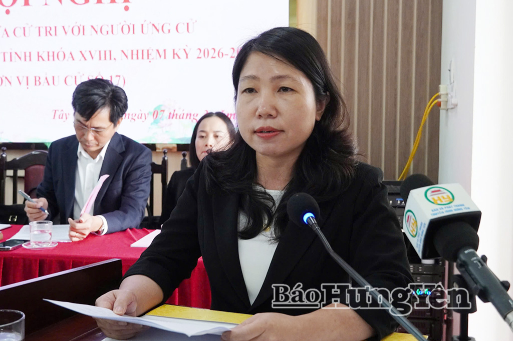 Bà Đỗ Thị Lý, Trưởng ban Pháp chế HĐND tỉnh trình bày chương trình hành động.