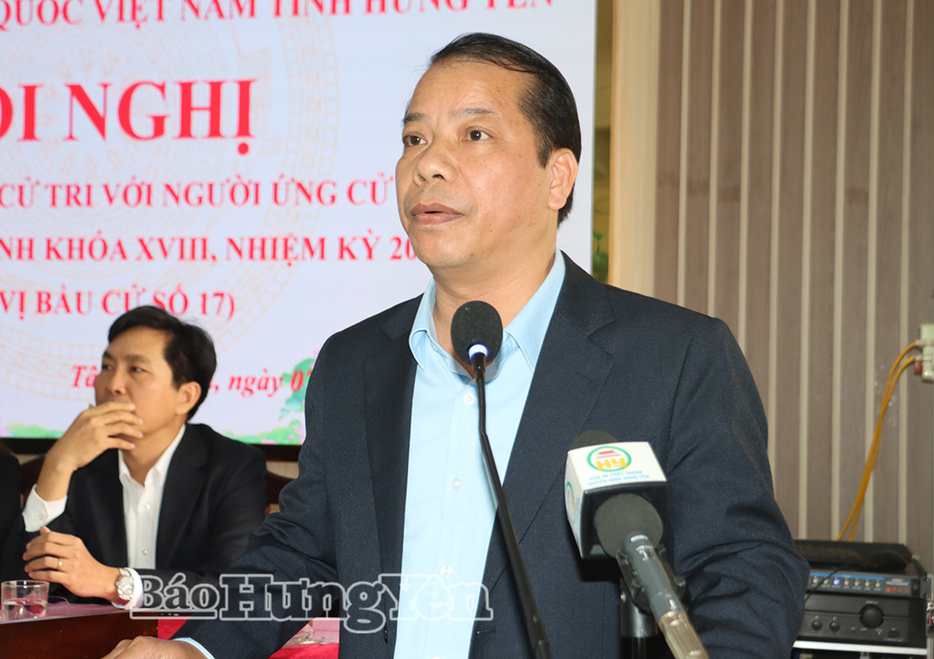 Ông Lê Văn Thế, Phó Trưởng ban Kinh tế - Ngân sách HĐND tỉnh trình bày chương trình hành động.