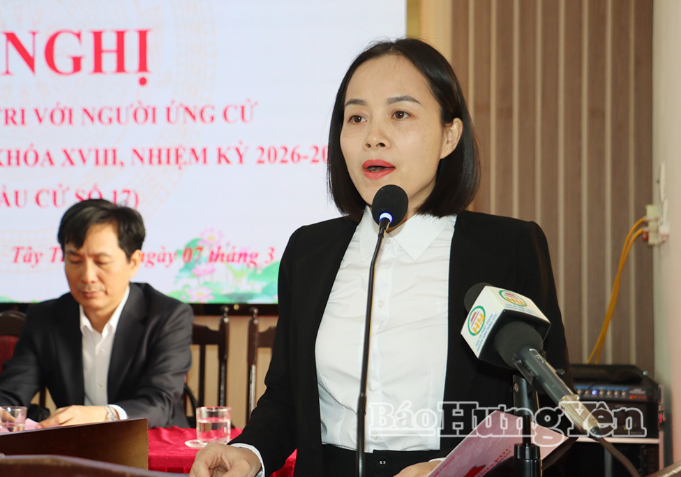 Bà Nguyễn Thị Vân Anh, chuyên viên Ban Xây dựng Đảng, Đảng ủy xã Hưng Phú trình bày chương trình hành động.